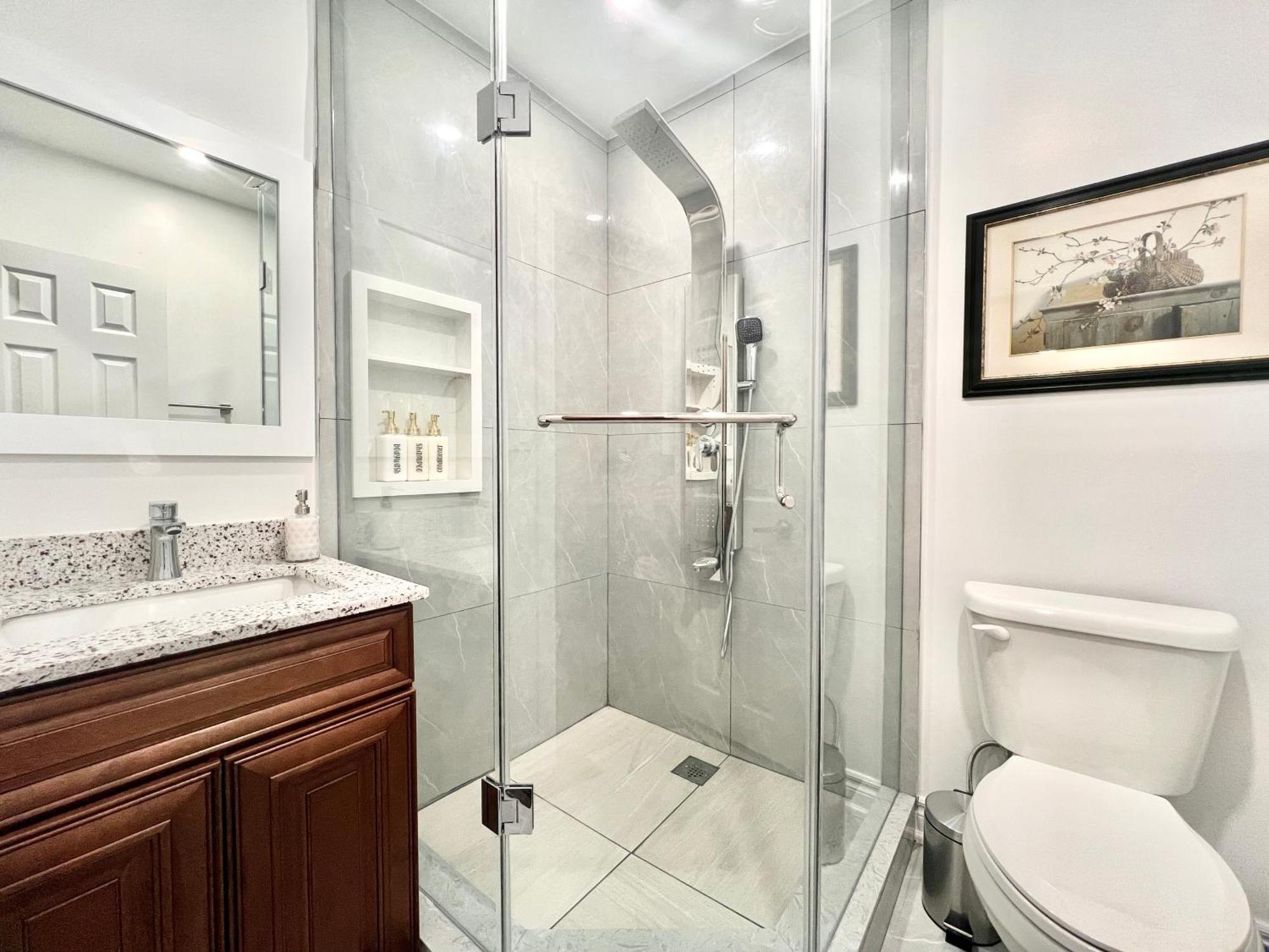 Upgraded Rooms With Bath 7-Min To Subway Near Downsview Rogers Stadium Toronto Exterior photo