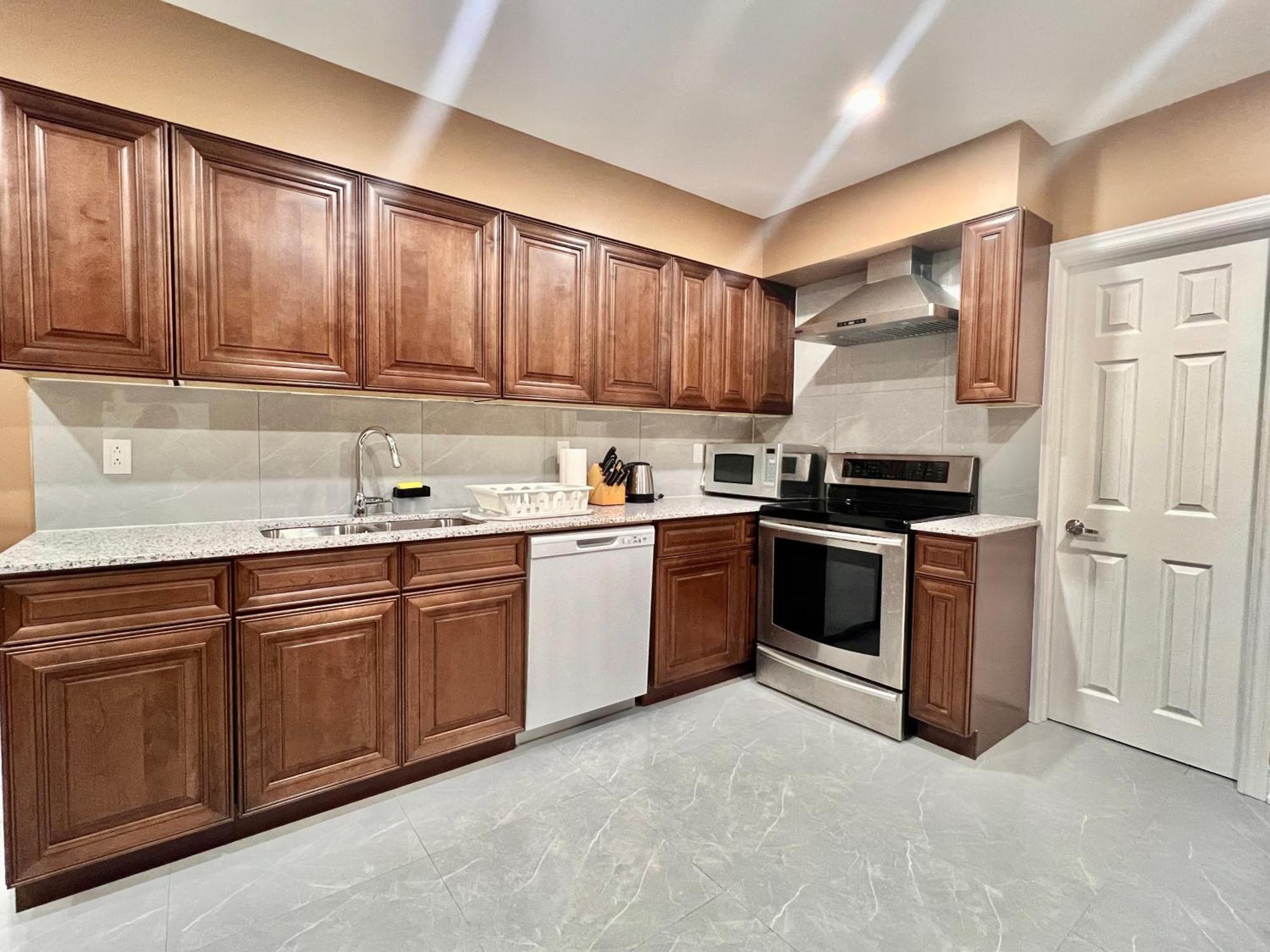 Upgraded Rooms With Bath 7-Min To Subway Near Downsview Rogers Stadium Toronto Exterior photo